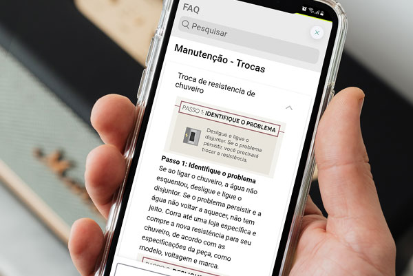 Tela do aplicativo mostrando artigos de FAQ e manuais técnicos para consulta de colaboradores e clientes